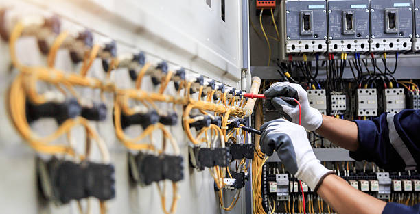 Professional Electrician technician working in Thomas, OK